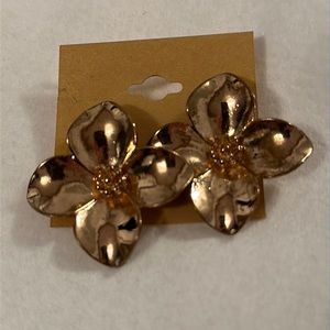 𝅺VINTAGE STATEMENT GOLD TONE FLORAL STYLE EARRINGS